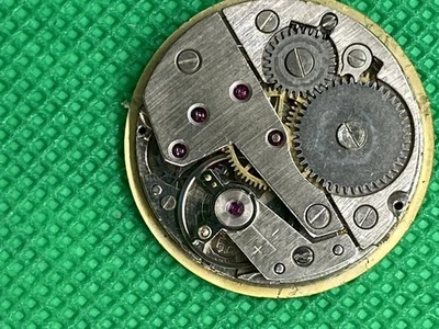 Movimiento OMEGA Seamaster 238 con esfera y mano para piezas o reparación Foto 1 de 4