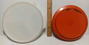 Lote de 2 Platos Cubiertos Tupperware Vintage con Tapas Naranja y Blanco - Imagen 1 de 14