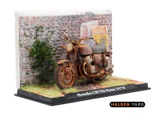 1:24 scale motorcycle diorama: Honda CB 750 Four, heavily weathered. Ref - Picture 1 of 6