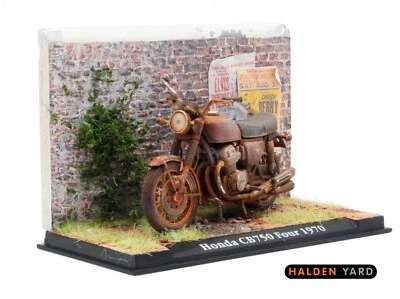 1:24 scale Honda CB 750 Four motorcycle diorama, heavily weathered. Ref H1 - Image 1 of 4