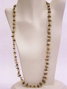 PERLMUTTKETTE / HALSKETTE & PERLMUTT STÜCKCHEN & GLASPERLEN / GELB: 74 cm lang - Bild 1 von 5