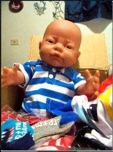 Puppe 11 Zoll Junge (Robbie) anatomisch korrekt. Inklusive Kleidung - Bild 1 von 4