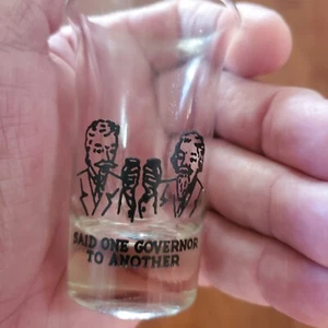 Bicchiere da tiro vintage ""Detto un governatore all'altro" alto 3" - Foto 1 di 4