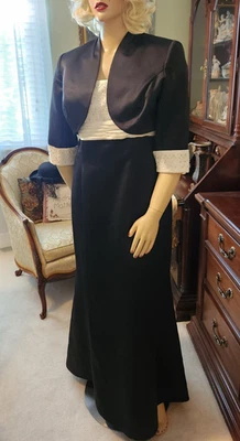 Maxi Vestido David's Novia Talla 16 Formal Esmoquin Blanco y Negro Encaje/Estrás Foto 1 de 4