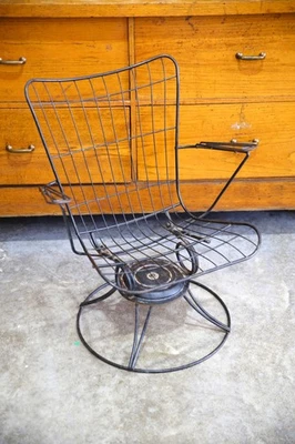 SILLÓN BASCULANTE DE PATIO GIRATORIO DE ALAMBRE NEGRO HOMECREST MODERNO DE MEDIADOS DE SIGLO VINTAGE Foto 1 de 4