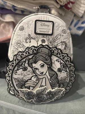 Mini Mochila Loungefly Disney Beauty and The Beast Belle Sketch Exclusiva EE - Imagem 1 de 4