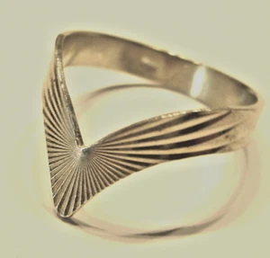 STERLING SILVER OLD RETRO DIAMIND CUT PATTERN HALF WISHBONE RING SIZE L - Picture 1 of 2