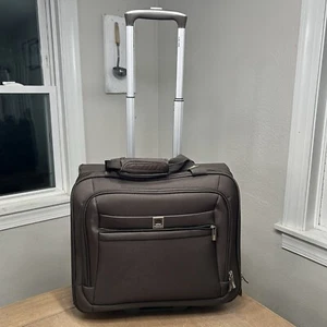 Delsey Lightweight Wheeled Overnight/Laptop Travel Bag Light Brown w/ Handle VGC - Picture 1 of 24