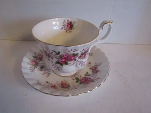 Royal Albert Lavender Rose Bone China Cup & Saucer Inglaterra - Imagen 1 de 3