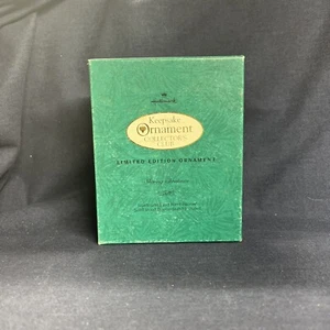 1993 Hallmark Keepsake Collectors Club Ornament Sharing Christmas-NEW IN BOX - Picture 1 of 3