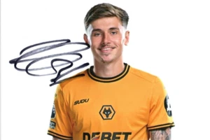 WOLVES: LUKE CUNDLE SIGNED 6x4 2024/2025 PORTRAIT PHOTO+COA - Picture 1 of 1
