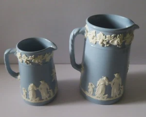 2 brocche Wedgwood Queen's Ware crema su lavanda = piccole 10 once e grandi 24 once - Foto 1 di 6