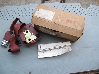 Cinturón de seguridad rojo Ford Fairmont 80 NOS OEM E0BZ-54611A78-D Foto 1 de 4