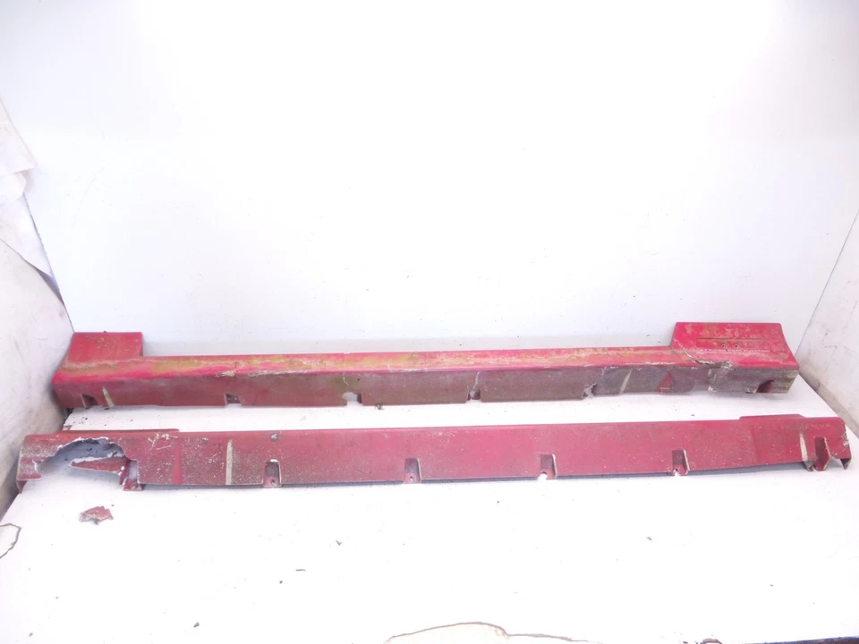 Par de efectos de suelo basculante lateral Camaro 85-90 GM original debajo de la puerta Foto 1 de 4