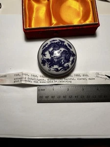 Small Vintage Chinese Make-up /Trinket Porcelain Box Blue and White Dragon - Picture 1 of 7
