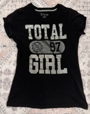 Camiseta Y2K Total Girl 97 Sparkle Spell Out Talla Niñas XL/Mujer Pequeña Glamour Foto 1 de 4