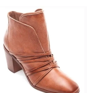 Bernardo Felicity Women Brown Leather Ankle Booties Size 6M - Picture 1 of 7