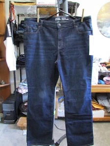 Amazon Essentials Damen Bootcut Indigo Jeans Größe 18 Kurz Neu mit Etikett - Bild 1 von 5