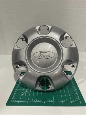 Крышка центральной ступицы колеса Ford Transit 2019-2020 годов выпуска серебристая новая от оригинального производителя KK4Z-1130-F - Изображение 1 из 4