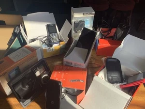 Collection Of 7 Used Mobile Phones In Boxes - Photo 1 sur 22