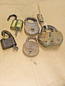 5 Antique Vintage Locks Adlake - Russell & Erwin - Sargent - 2 Yale w/keys - Picture 1 of 7