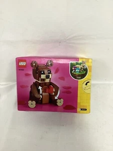 LEGO Iconic: Valentine's Brown Bear (40462) - Picture 1 of 6