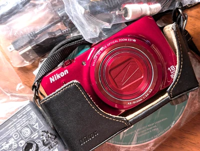 Nikon COOLPIX S9300 16.0MP Digital Camera 18x Optica Zoom English Red Near Mint - Image 1 of 4