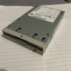 IOMEGA ATAPI ZIP 250 DRIVE Z250ATAPI - Picture 1 of 6