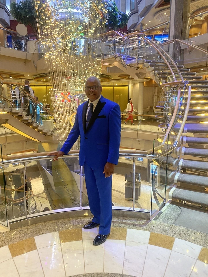 Traje azul real de 3 piezas para hombre para graduación, boda. Chaqueta talla 46R 36 pantalones cintura. Foto 1 de 4