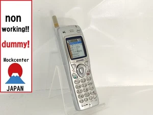 【Factice !】 SHARP SH821i Doccimo (couleur argent) NTT-docomo téléphone portable qui ne fonctionne pas - Photo 1 sur 2