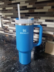 Bicchiere Stanley Quencher H2.0 FlowState acciaio inox isolato sottovuoto usato 1x - Foto 1 di 10