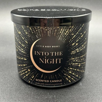 Vela de 3 mechas Bath & Body Works Into The Night 14,5 oz frambuesa rosa moca almizcle Foto 1 de 4