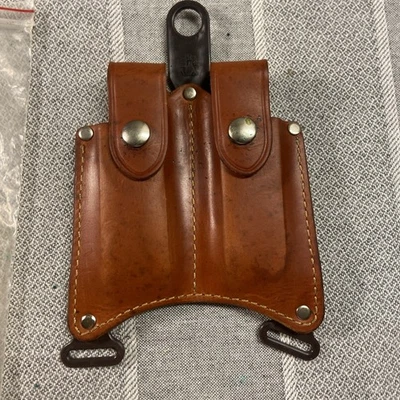 Galco International A1403 棕色皮革肩双 1911 弹匣夹 — 第 1/4 张图片