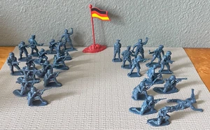 Vintage Matchbox 1/32 Recast German Combat Troupes, 12 Poses, 26 Lot, Flag - Picture 1 of 12