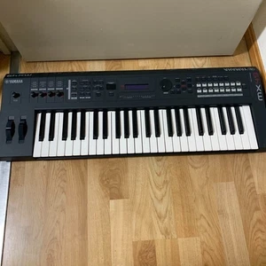 YAMAHA MX49 Synthesizer Keyboard 49 Keys Black Digital Workstation Portable - Picture 1 of 9