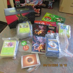 Pokémon Assorted Charizard Tin with Over 300 Cards May be Doubles Pokémon Disc - Picture 1 of 14