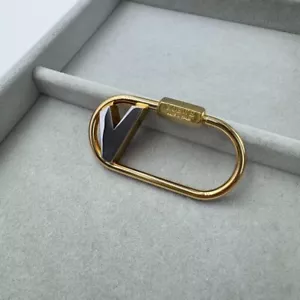 Autentico Vintage LOEWE Moschettone Portachiavi Iniziale Alfabeto V Usato Giappone 120 40 - Foto 1 di 8