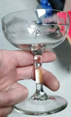 6 Anciennes Coupes à Champagne Sur Pied - Photo 1/4