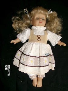 vintage porcelain doll by Schneider.29cm high -baby doll style, blinking eyelid - Picture 1 of 5