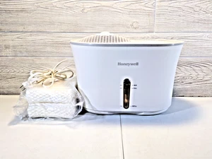 Honeywell HCM-710 Cool Mist Humidifier Easy Care Top White 1 Gallon - Picture 1 of 4