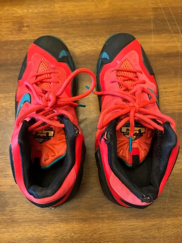 Collectible Sports LeBron James Nike Size 7 Youth Shoes Orange Blue Lace Up Cover