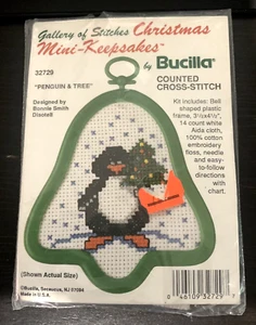 Bucilla Gallery Of Stitches Weihnachten Mini gezählt Kreuzstich Pinguin Baum - Bild 1 von 2