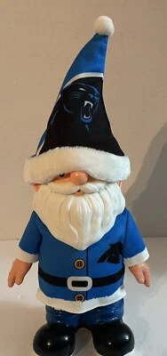 Uniforme Carolina Panthers NFL Santa Gnome Forever coleccionables 12 pulgadas Foto 1 de 4