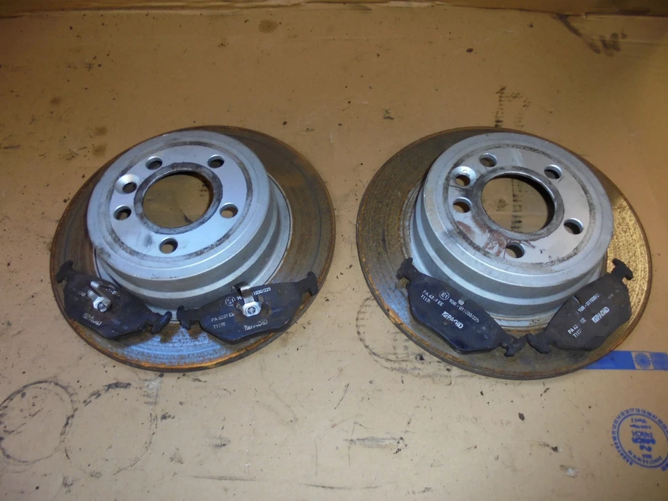 ROVER 75 MG ZT 2004 2.0 CDTI DIÉSEL PAR DE DISCOS DE FRENO TRASEROS SÓLIDOS CON PASTILLAS Foto 1 de 1