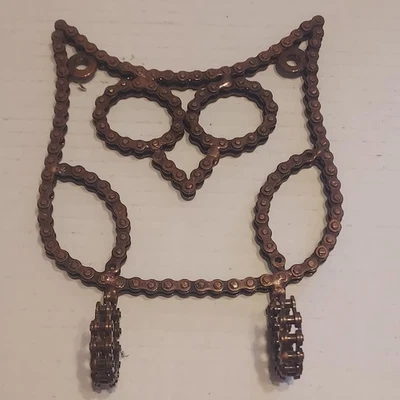 Gancho de pared de metal Owl hecho de cadena de bicicleta pequeña Foto 1 de 4