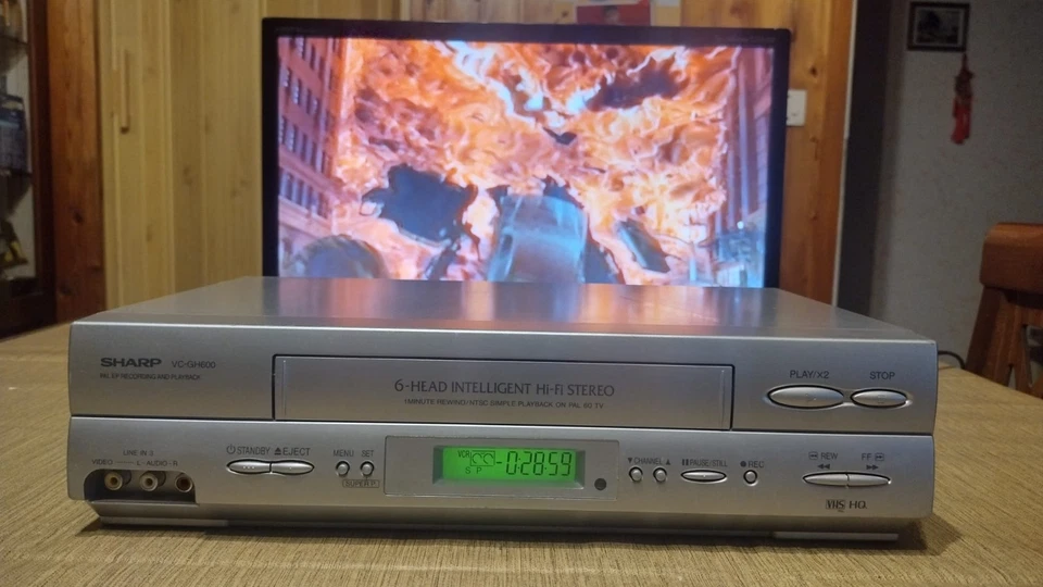 SHARP VC-GH600 VIDEOREGISTRATORE VHS 6 TESTINE HI-FI STEREO CON TELECOMANDO. - Immagine 1 di 4