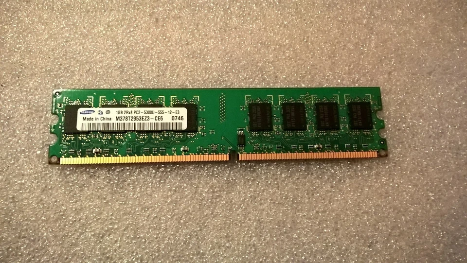 Memoria DDR2 Samsung M378T2953EZ3-CE6 1GB PC2-5300 667MHz CL5 240 Pin - Immagine 1 di 1