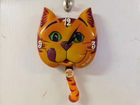 Meow Mix Mr. Meow Cat Musical Singing Wall Clock Moving Eyes & Tail Cover