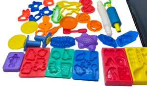 Lote de accesorios Play-Doh vintage grandes surtidos de plástico moldes multicolores - Imagen 1 de 16