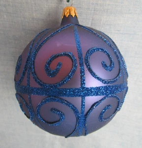 ORNAMENTO NATALIZIO FATTO A MANO GRANDE IN VETRO SATINATO CON PERLINE BLU - Foto 1 di 2